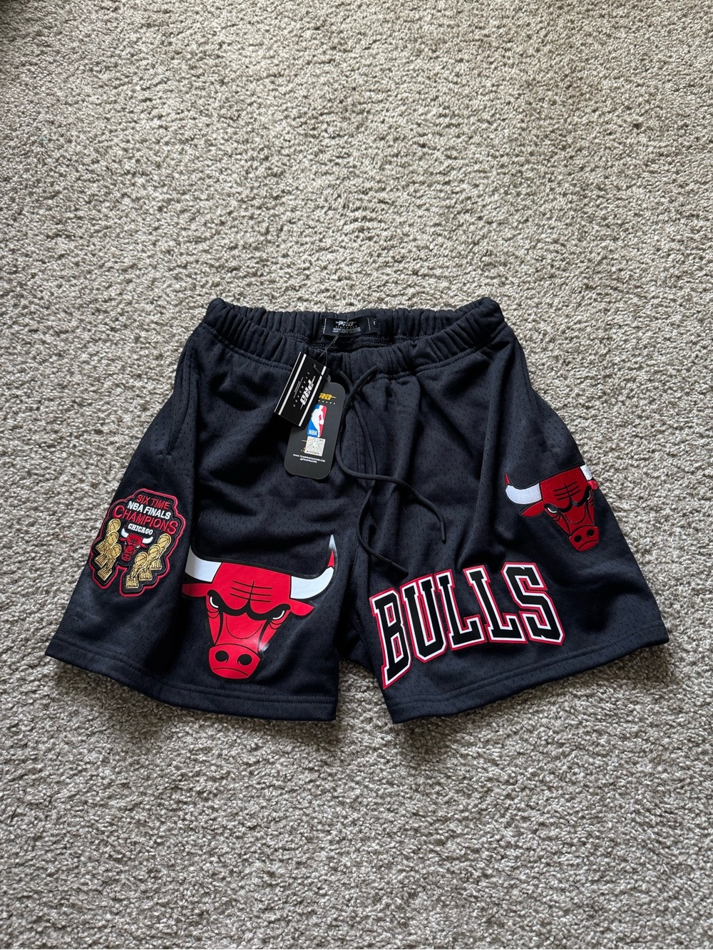 Pro Standard NBA Chicago Bulls Logo Mesh Pro Team Black Shorts BCB353899-BLK S